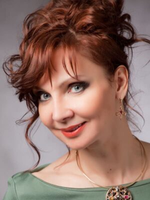 dyd6q66hj1xp-larisa-renar.jpg