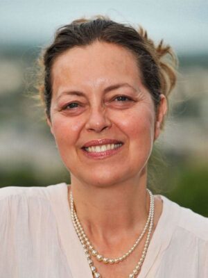 cgnt71tqqepl-greta-skakki.jpg