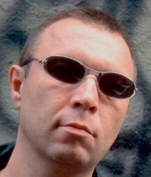 cz1btvhqpm17-viktor-pelevin.jpg