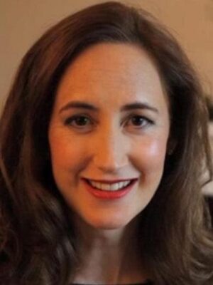 mjxengyl4ylx-sofi-kinsella.jpg