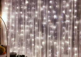 Как вешать гирлянду-штору на окно или на тюль? Чем её закрепить?