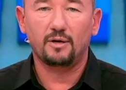 Какая биография ведущего ток-шоу «Время покажет» Артема Шейнина?