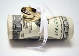 Сколько денег дарить на свадьбу в 2021 году?