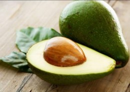 Почему у авокадо большая косточка?