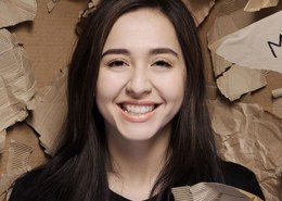 Какая биография российской певицы таджикского происхождения Манижа?